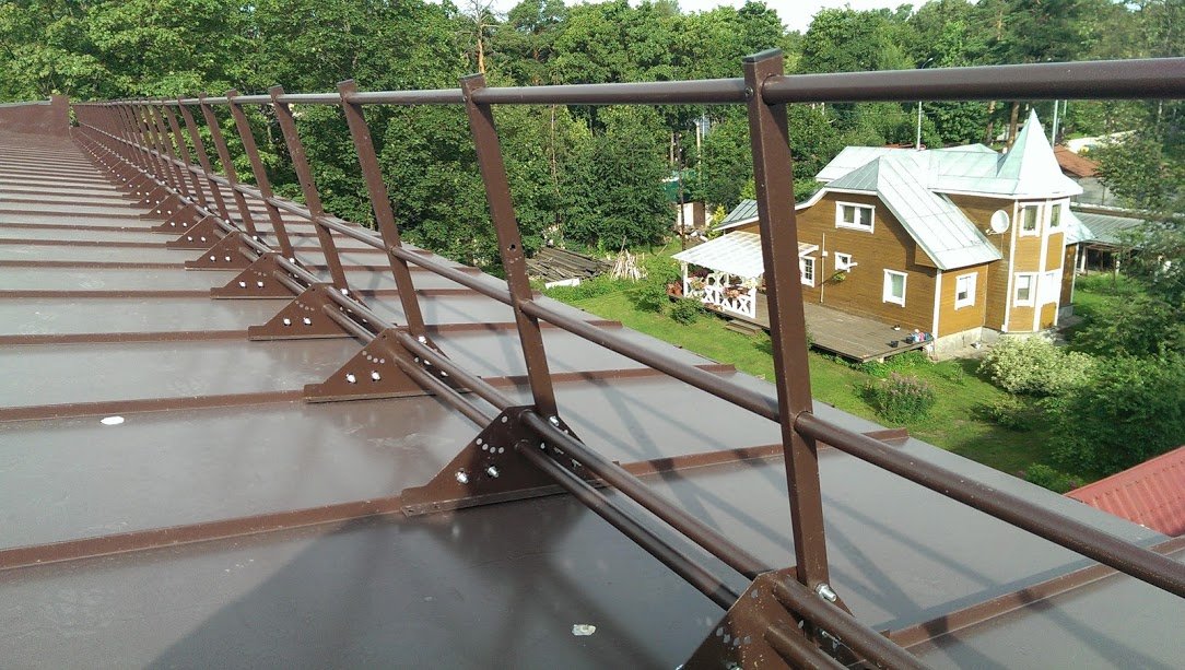 Кровельное ограждение на фальц